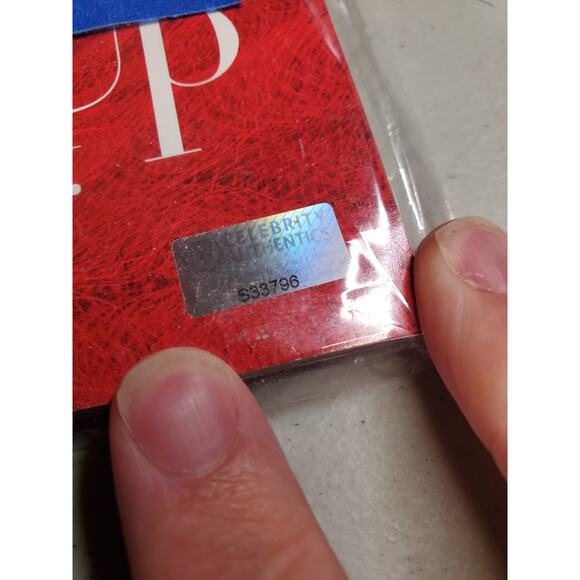 Harper's Bazaar - Anne Hathaway Autographed Magazine - Picture 2 of 4